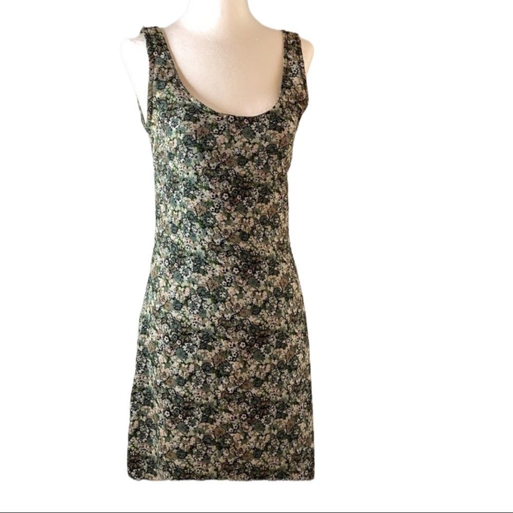 𝅺H&M green floral maxi dress with back zipper sleeveless silky fabric Size 2